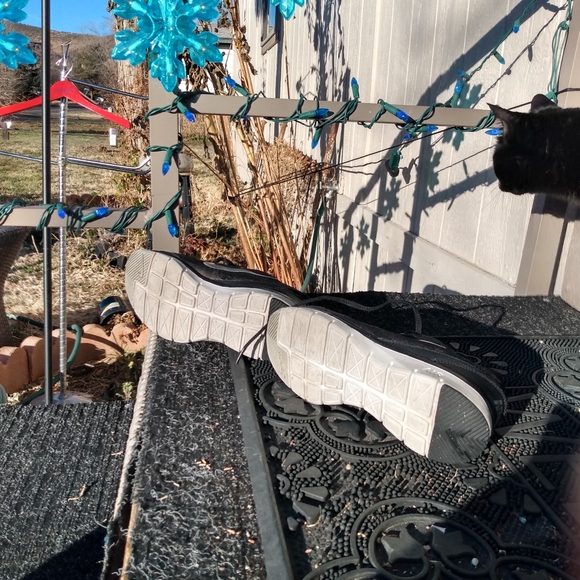 Women's Nike Core Trainer Sz 6 Running Shoes black and white - Picture 6 of 10